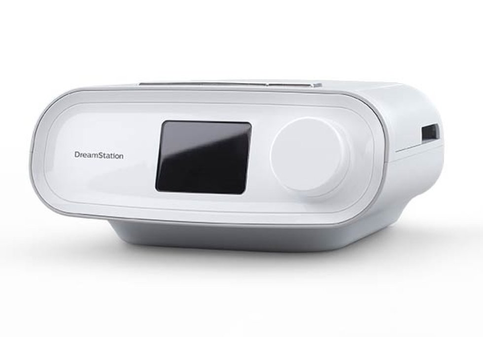 Das moderne Philips DreamStation Auto-BiPAP Beatmungsgerät (Hersteller Philips), vertrieben von PMT Medizintechnik GmbH, zeigt sein weißes, kompaktes Design mit Display und Bedienelementen, geeignet für die Schlafapnoe-Therapie.